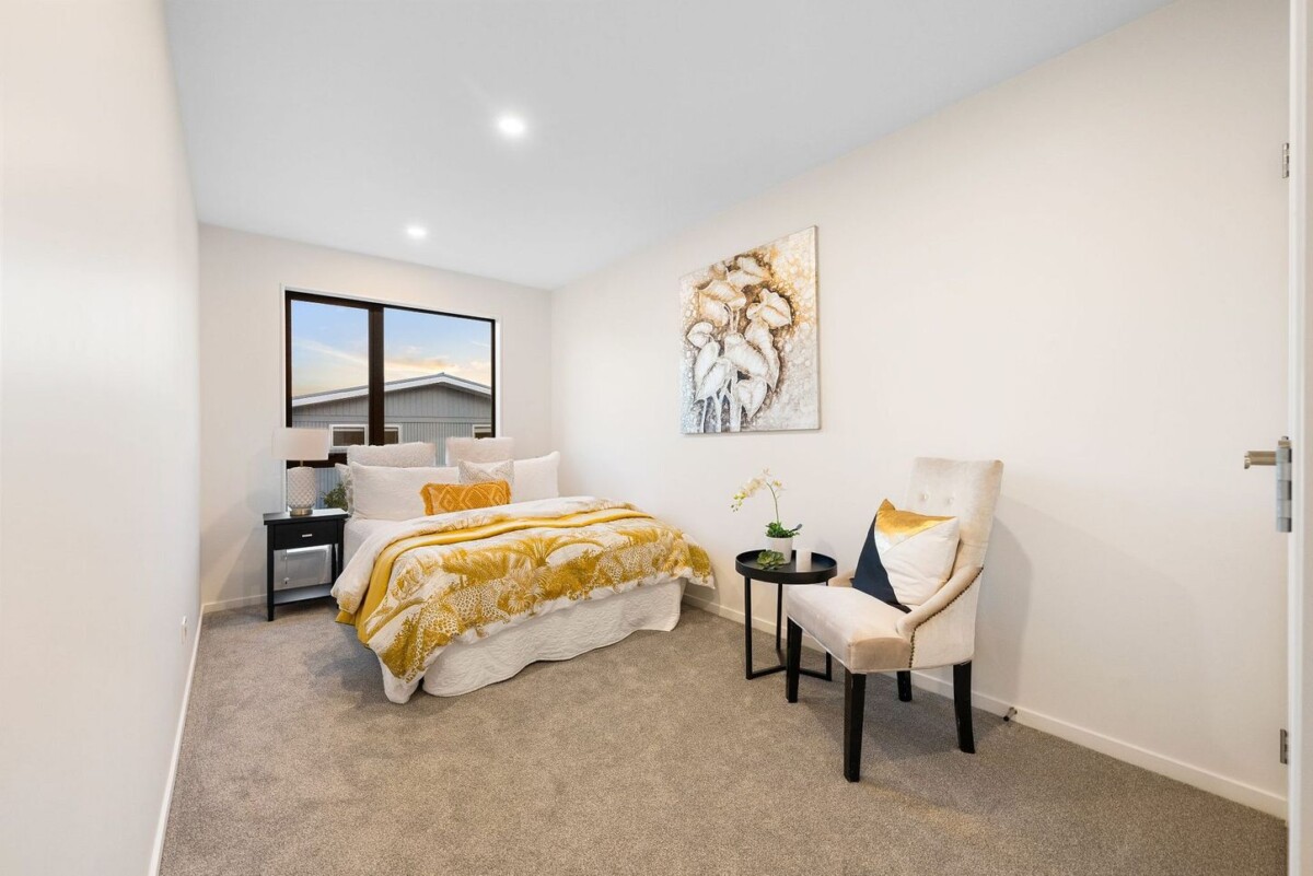 Owner relocating for work, 3 beds home with underground heating bathrooms, Next to the play ground and reserve, 5/30A Tirimoana Road, Te Atatu South, Auckland