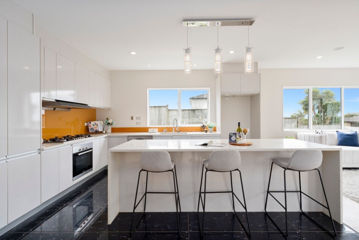 Owner Has Bought, 299sqm 6 beds house on 474m2 section, 79 San Valentino Drive, Henderson, Auckland