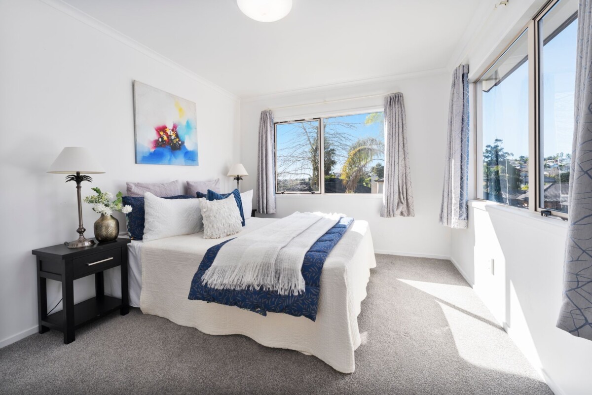 Vendors Have Purchased-Must sell, excellent school zone, Once in 11 years, 4 beds house on 700m2 section, 42 Lake Panorama Drive Henderson, Auckland