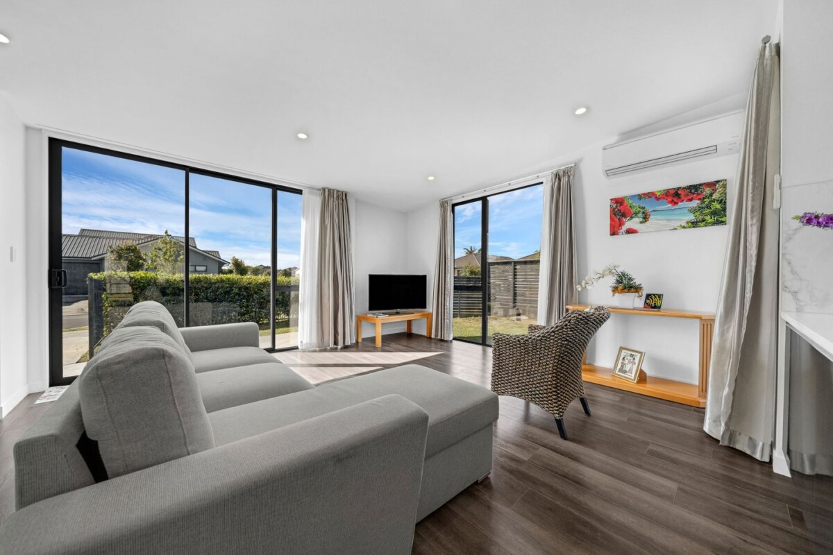 OWNER RETIRING, Newly Repainted Inside & Out, 3 beds home, walks to school & Town Centre, 18 Piripono Crescent, Pukekohe, Auckland