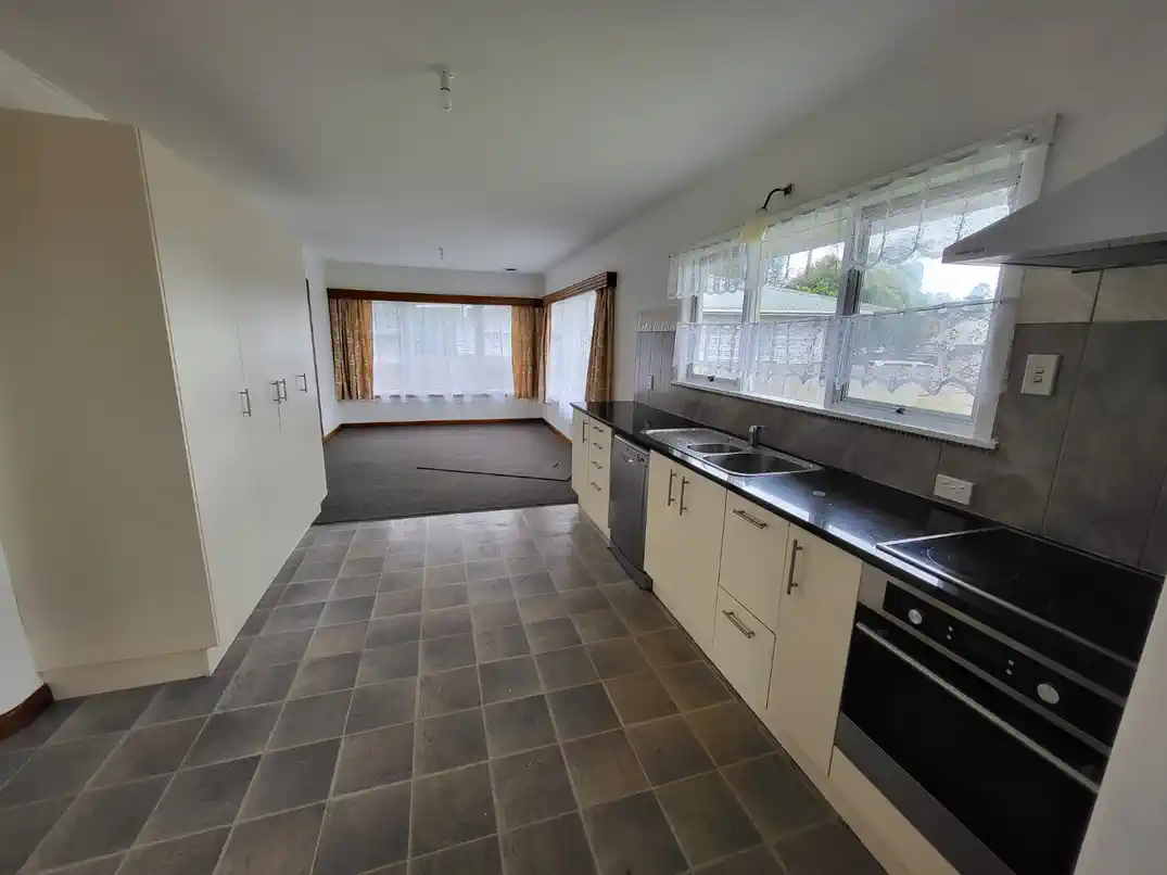 For rent, 3 beds 1 bath house, Available from 22 of December, 11 Frank Grey Place, Otahuhu, Auckland