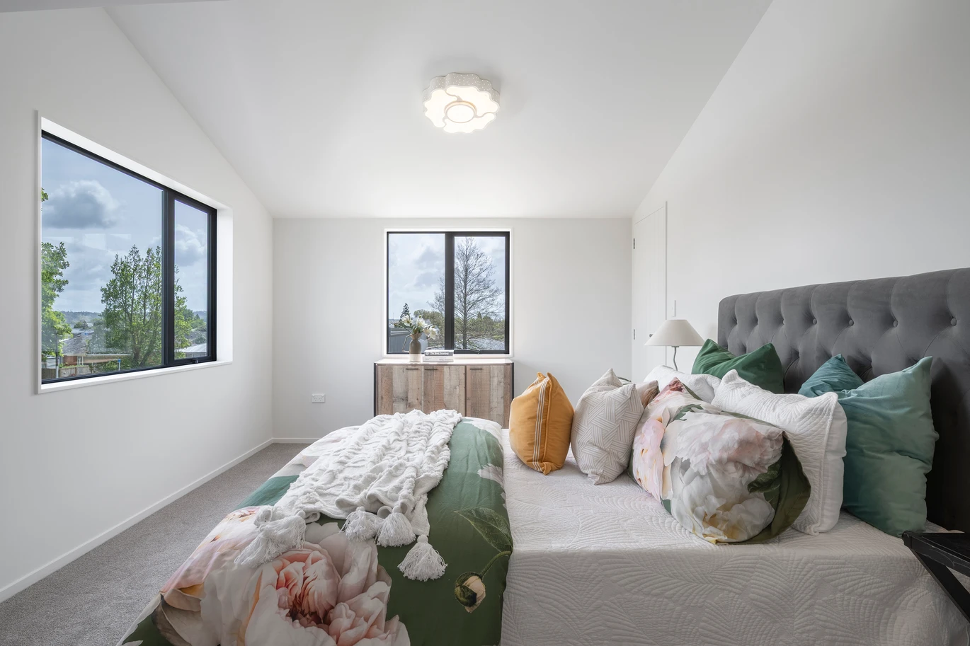 Brandnew standalone 2 beds 1 bath home with car park, close to schools, shops, train station, motorway access, 1/45 Great South Road, Takanini, Auckland