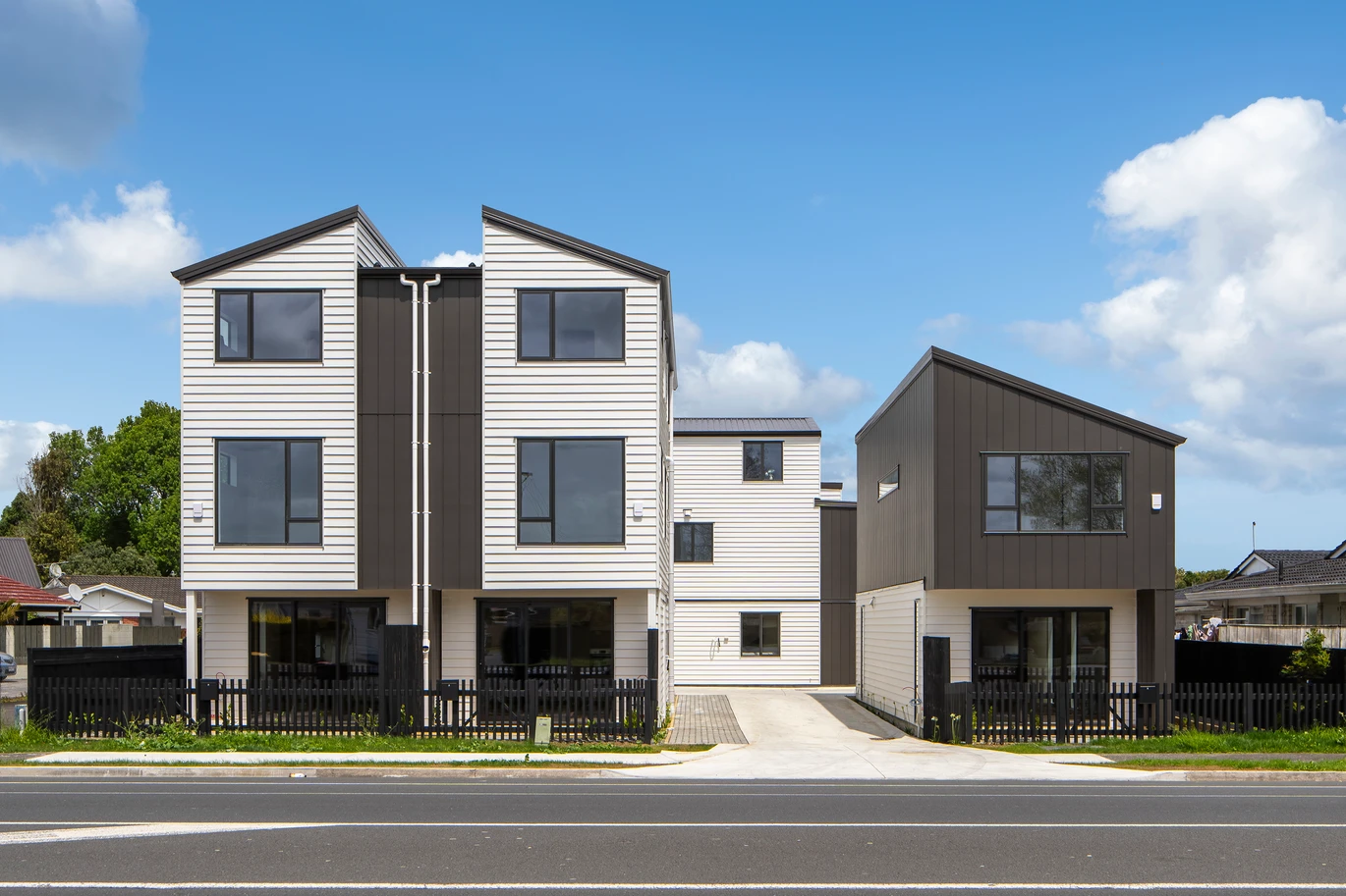 Brandnew standalone 2 beds 1 bath home with car park, close to schools, shops, train station, motorway access, 1/45 Great South Road, Takanini, Auckland