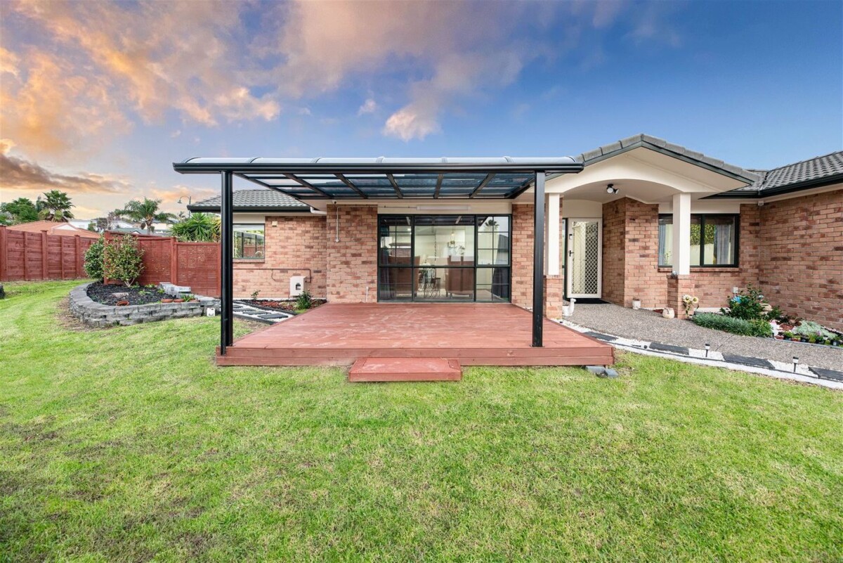 Motivated owners, Brick and tile 4 beds house on 719m2 section, within easy reach-Lake Panorama park, shops, school, 30 Hercules Drive, Henderson, Auckland
