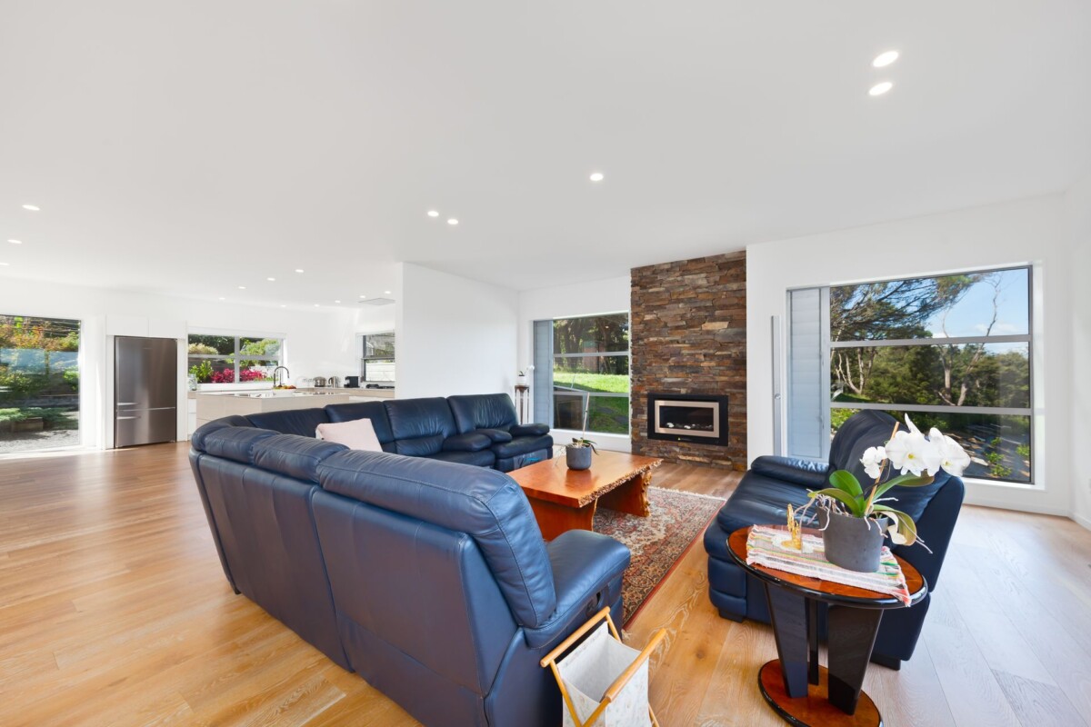 Luxury 598m2 lifestyle 6 beds house on 17,715m2 land, Minutes from Albany Mall, with a private bush track leading to a tidal inlet and boat pier, 42 Merewhira Road, Paremoremo, Auckland