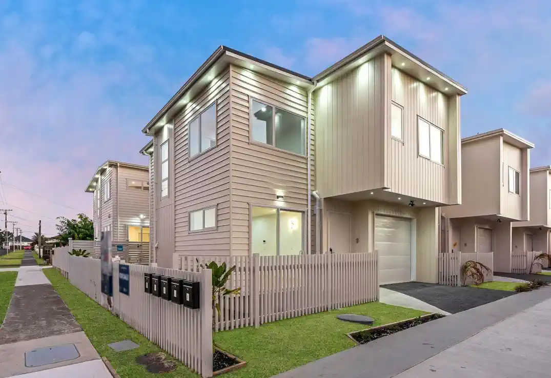 For rent, 5 beds 3 baths house, Available from November 15, 23A Seymour Avenue, Papatoetoe, Auckland