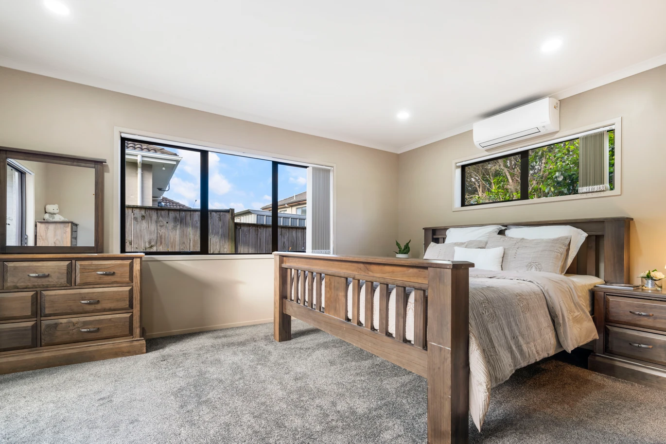 Brick and Tile 4 bedrooms house on 548 m2 section, Pergola, walks to schools, 7 Chard Place, Flat Bush, Auckland