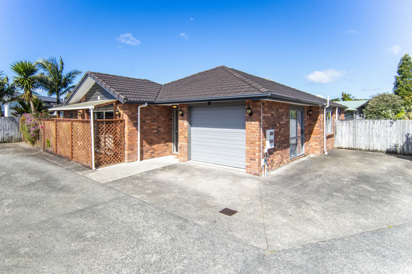Avondale College zone, Brick & Tile 3 beds house on 367m² section, 134B Avondale Road, Avondale, Auckland