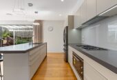 Must sell, Make an offer, Top school zones, 5 beds house on 497 m2 section, central air-conditioning & underfloor heating, 30B Bracken Avenue Takapuna, Auckland
