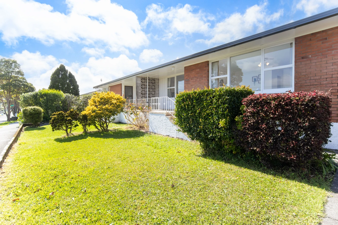 2 beds Brick Unit with Large Outdoor Space, 21A Exminster Street, Blockhouse Bay, Auckland