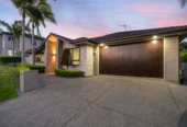 Brick and Tile 4 bedrooms house on 548 m2 section, Pergola, walks to schools, 7 Chard Place, Flat Bush, Auckland