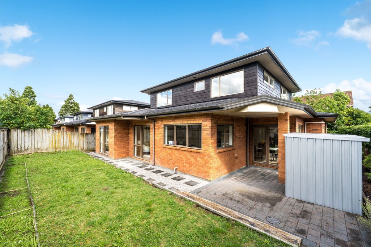 Too Busy To Handle Two Properties, 5 beds house on 437m2 section, 16H Lincoln Road, Henderson, Auckland