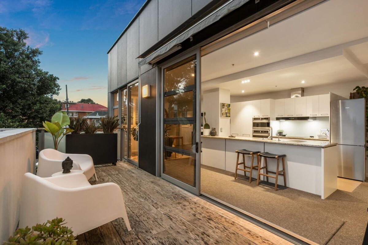 107sqm 2 beds 2 baths 2 car parks apartment, walks to beach, in the heart of Takapuna, 111/16 Huron Street, Takapuna, Auckland