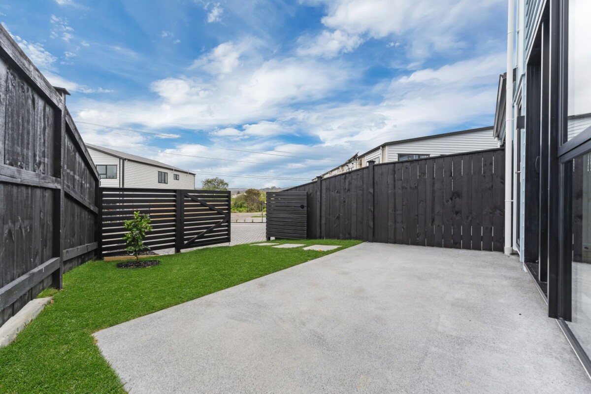 Christmas Special- Brand New 4 bedrooms home-Must Be Sold, 133-137 Bremner Road, Karaka, Auckland