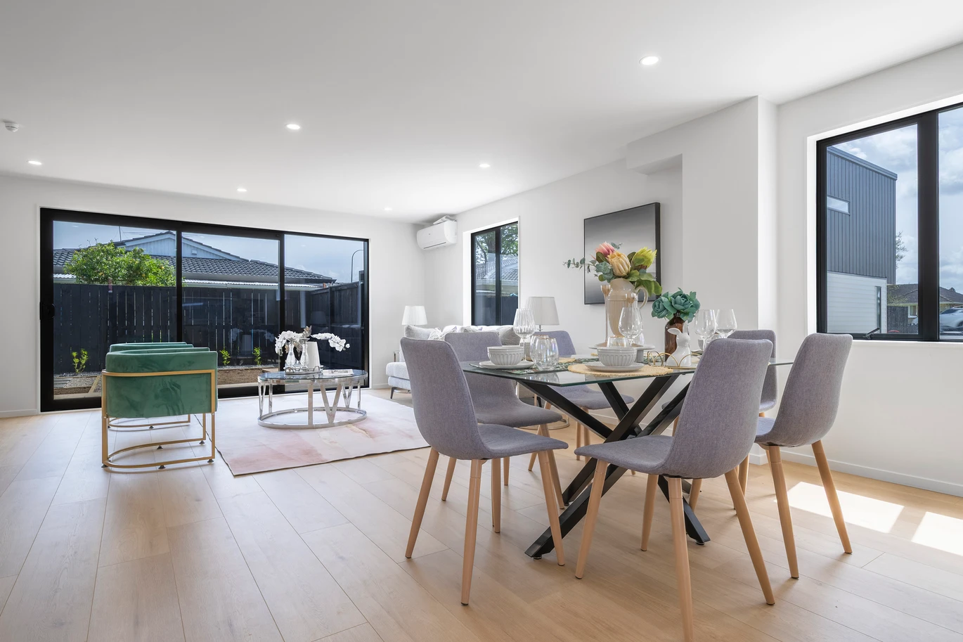 Brandnew standalone 2 beds 1 bath home with car park, close to schools, shops, train station, motorway access, 1/45 Great South Road, Takanini, Auckland