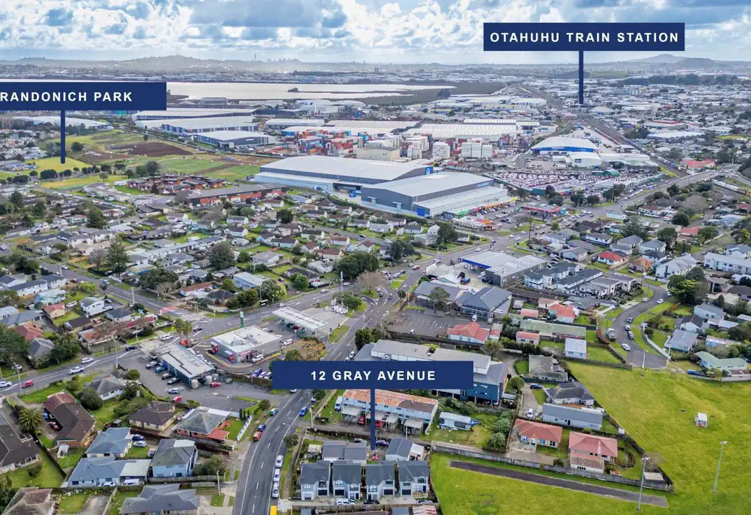 For rent, 3 beds 1 bath 1 Utility room house, Available from November 20, 12 Gray Avenue, Mangere East, Auckland