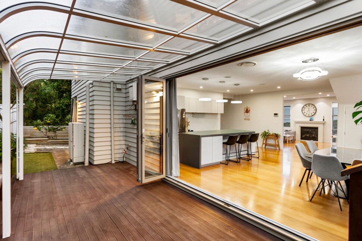 Must sell, Make an offer, Top school zones, 5 beds house on 497 m2 section, central air-conditioning & underfloor heating, 30B Bracken Avenue Takapuna, Auckland