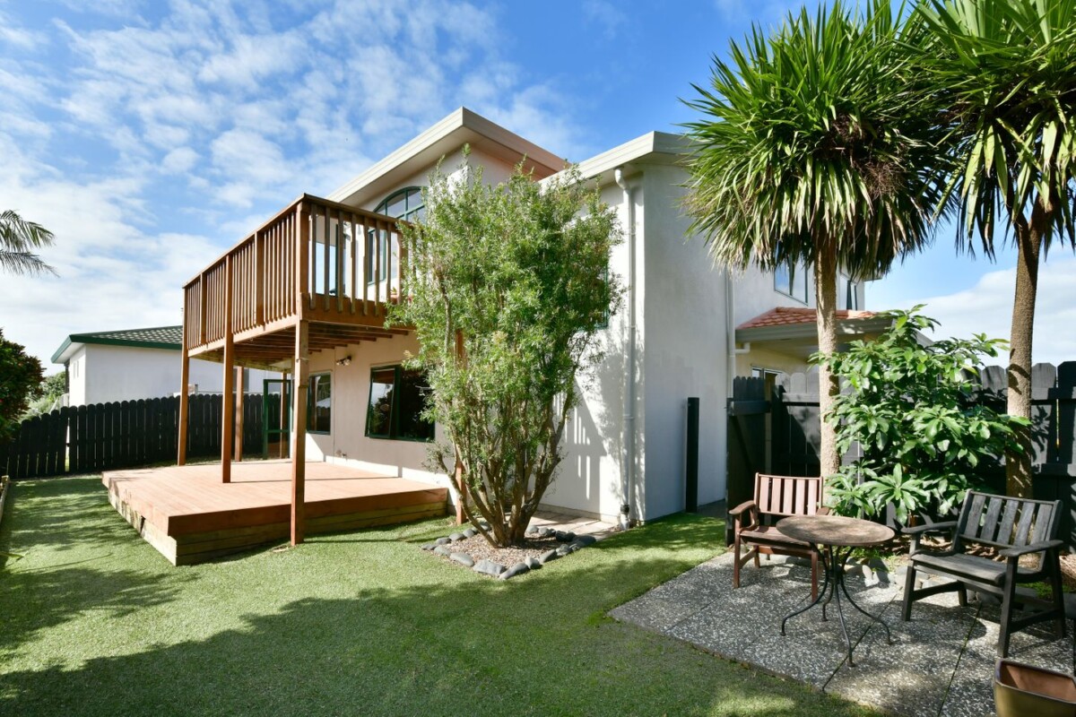200m2 4 beds house 2 baths house with garage with sea views, Whangaparoa School & College zoning, Walk to Stanmore Bay Beach, New World, cafés, bus stops & leisure centre, 2/603 Whangaparaoa Road, Stanmore Bay, Auckland