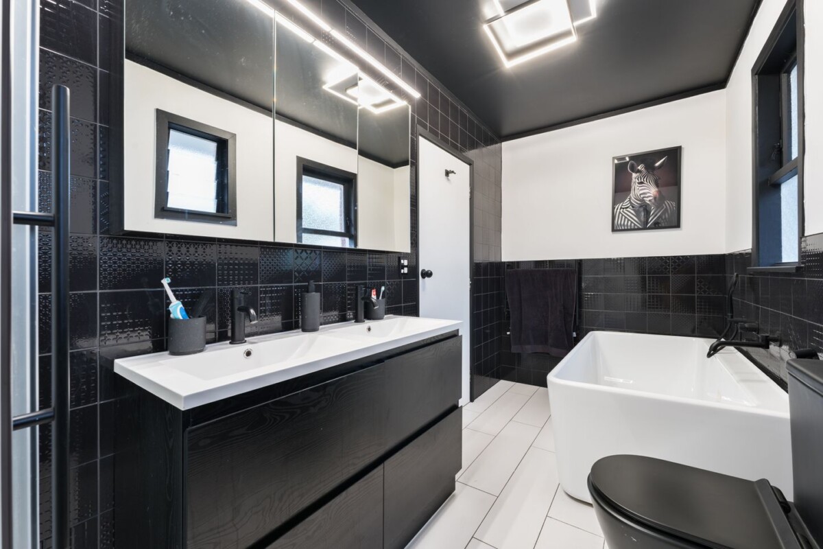 Owners upsizing, once in 20 years, brick 3 beds house on 675m2 section, 16 Thornlow Street, Glendene, Auckland