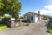 3 beds house on 1,012m² section, live, do=up or develop, 4 Holly Street, Avondale, Auckland