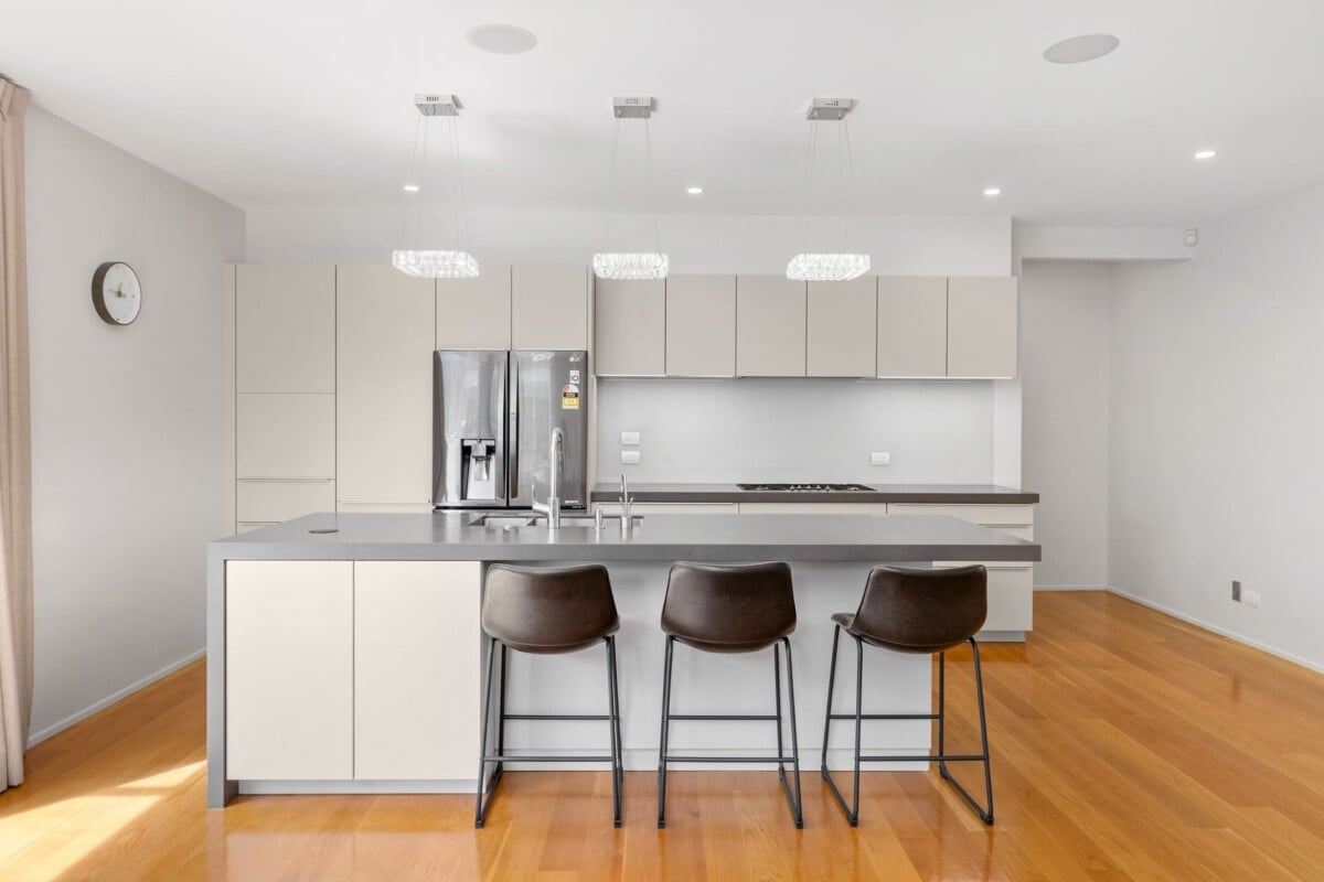 Must sell, Make an offer, Top school zones, 5 beds house on 497 m2 section, central air-conditioning & underfloor heating, 30B Bracken Avenue Takapuna, Auckland