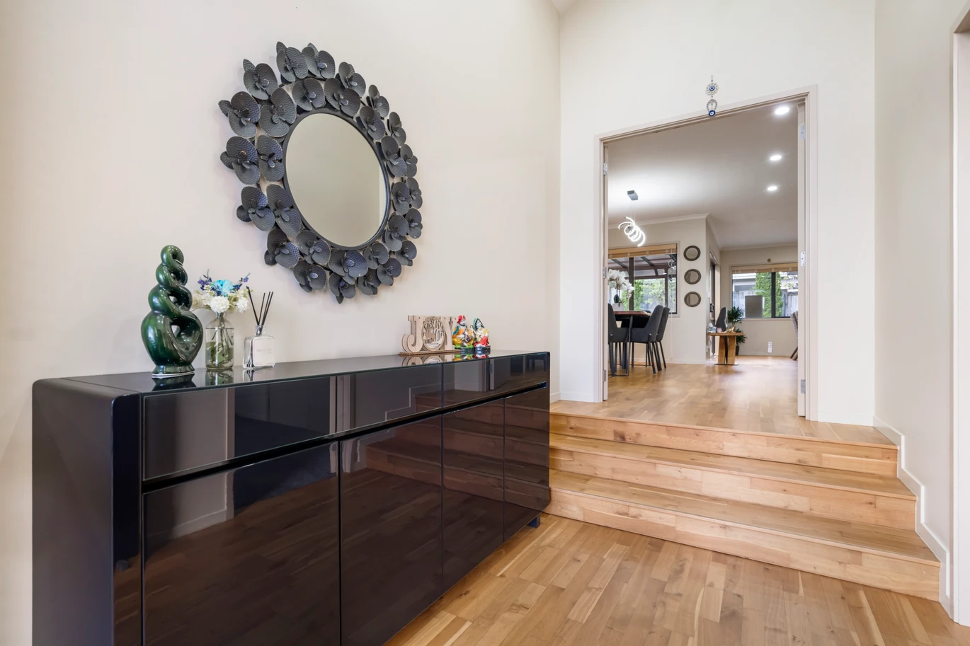 Brick and Tile 4 bedrooms house on 548 m2 section, Pergola, walks to schools, 7 Chard Place, Flat Bush, Auckland
