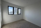 For rent, 4 beds 2.5 baths townhouse, available November 3, 2025, 1/34 Hyperion Drive, Manurewa, Auckland