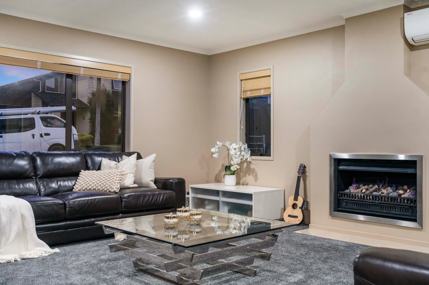 Brick and Tile 4 bedrooms house on 548 m2 section, Pergola, walks to schools, 7 Chard Place, Flat Bush, Auckland
