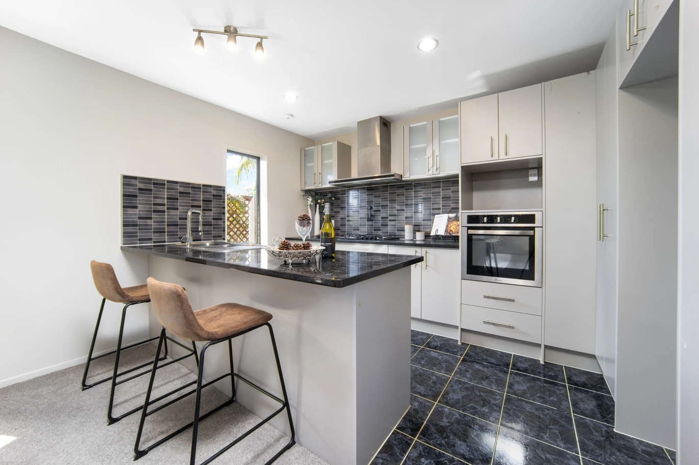 Avondale College zone, Brick & Tile 3 beds house on 367m² section, 134B Avondale Road, Avondale, Auckland