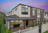 Prime School Zone, standalone 4 beds brick and weatherboard home, one ensuite downstairs, 2C Wilmshurst Avenue, Papatoetoe, Auckland
