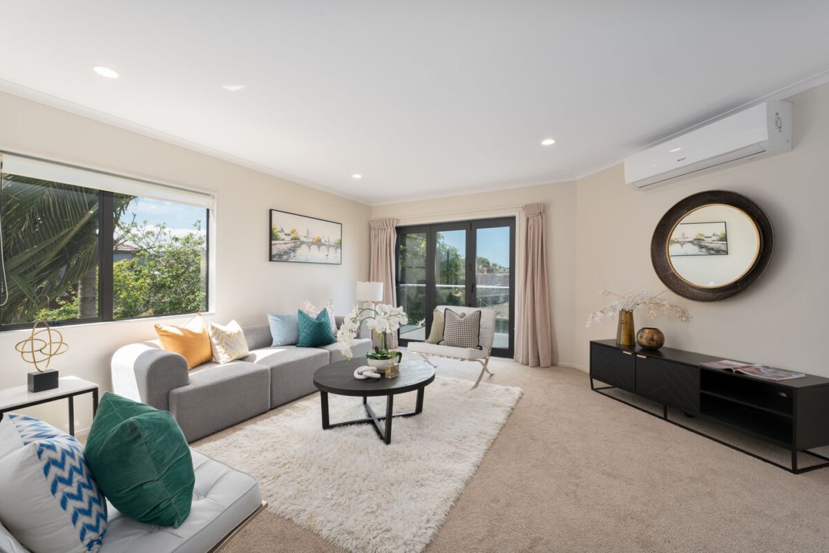 3 beds 3 baths home, walks to Dress Smart, Onehunga Mall, Royal Oak Mall, 870B Manukau Road, Royal Oak, Auckland
