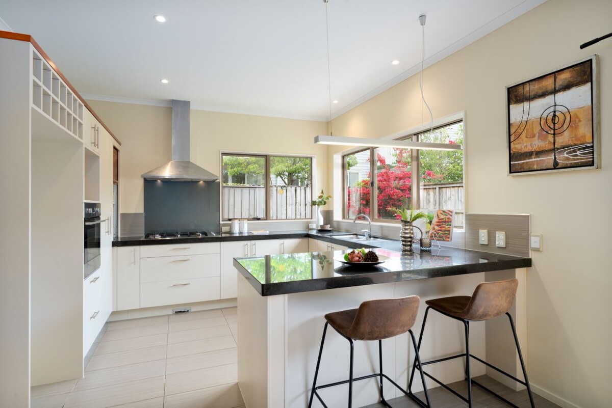 Too Busy To Handle Two Properties, 5 beds house on 437m2 section, 16H Lincoln Road, Henderson, Auckland