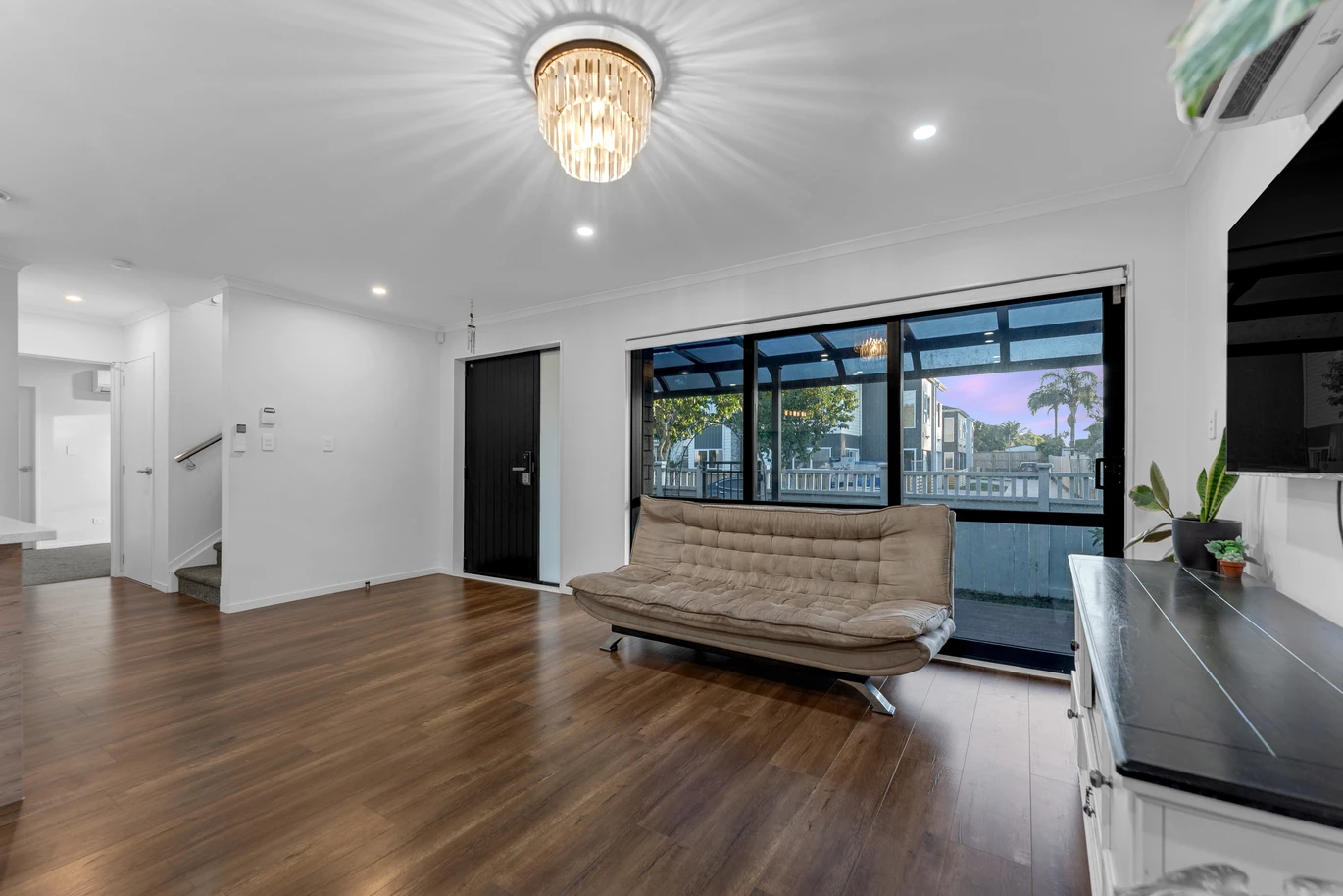 Prime School Zone, standalone 4 beds brick and weatherboard home, one ensuite downstairs, 2C Wilmshurst Avenue, Papatoetoe, Auckland