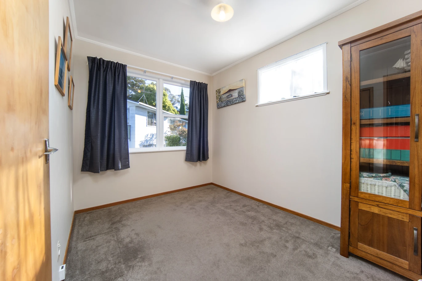 Spacious 4 beds House on 1,201m² Parklike Grounds, 8 Vinceroy Place, Green Bay, Auckland