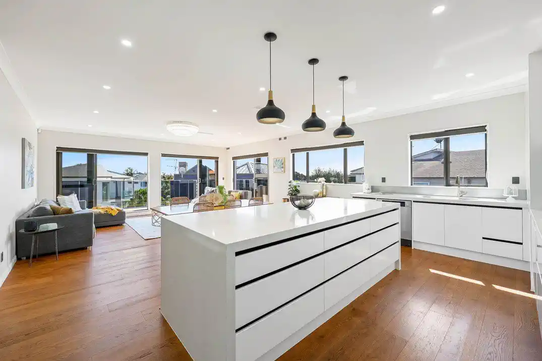 Macleans Zone, Sea views, 7 beds house on 575m2 section, with Self-Contained Granny Flat, 41 Compass Point Way, Half Moon Bay, Auckland