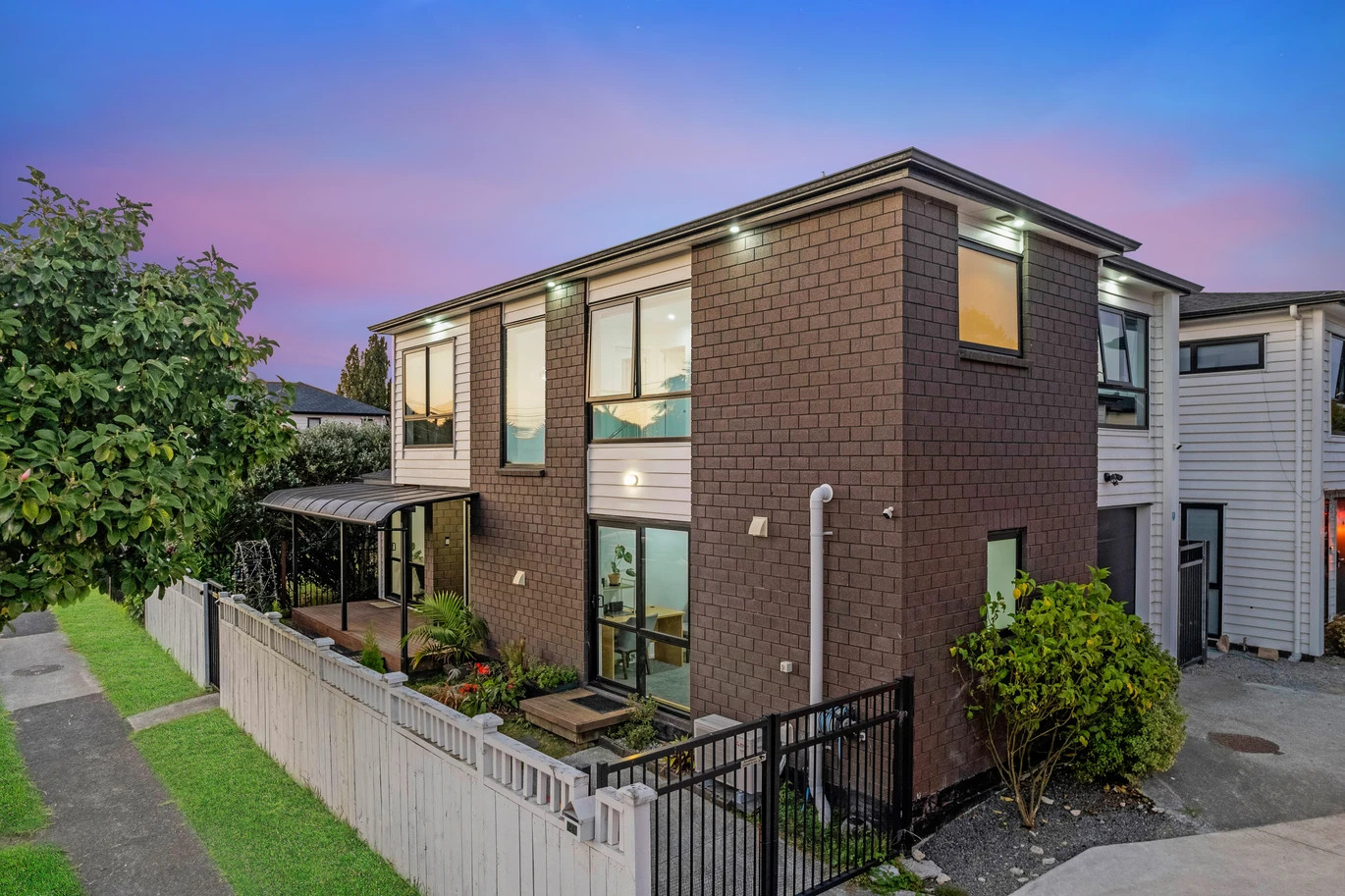 Prime School Zone, standalone 4 beds brick and weatherboard home, one ensuite downstairs, 2C Wilmshurst Avenue, Papatoetoe, Auckland