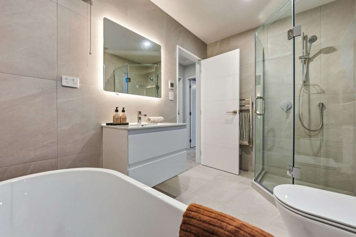 Double Westlake school zone, brand-new freestanding 5 beds home, 3/8 Catalina Crescent, Forrest Hill, Auckland
