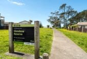 Move-in ready, Renovated 3 beds house, Located directly across from Glendene Reserve and playground, 6 Thornlow Street, Glendene, Auckland