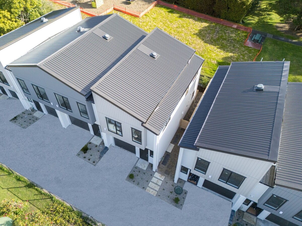 Owner relocating for work, 3 beds home with underground heating bathrooms, Next to the play ground and reserve, 5/30A Tirimoana Road, Te Atatu South, Auckland