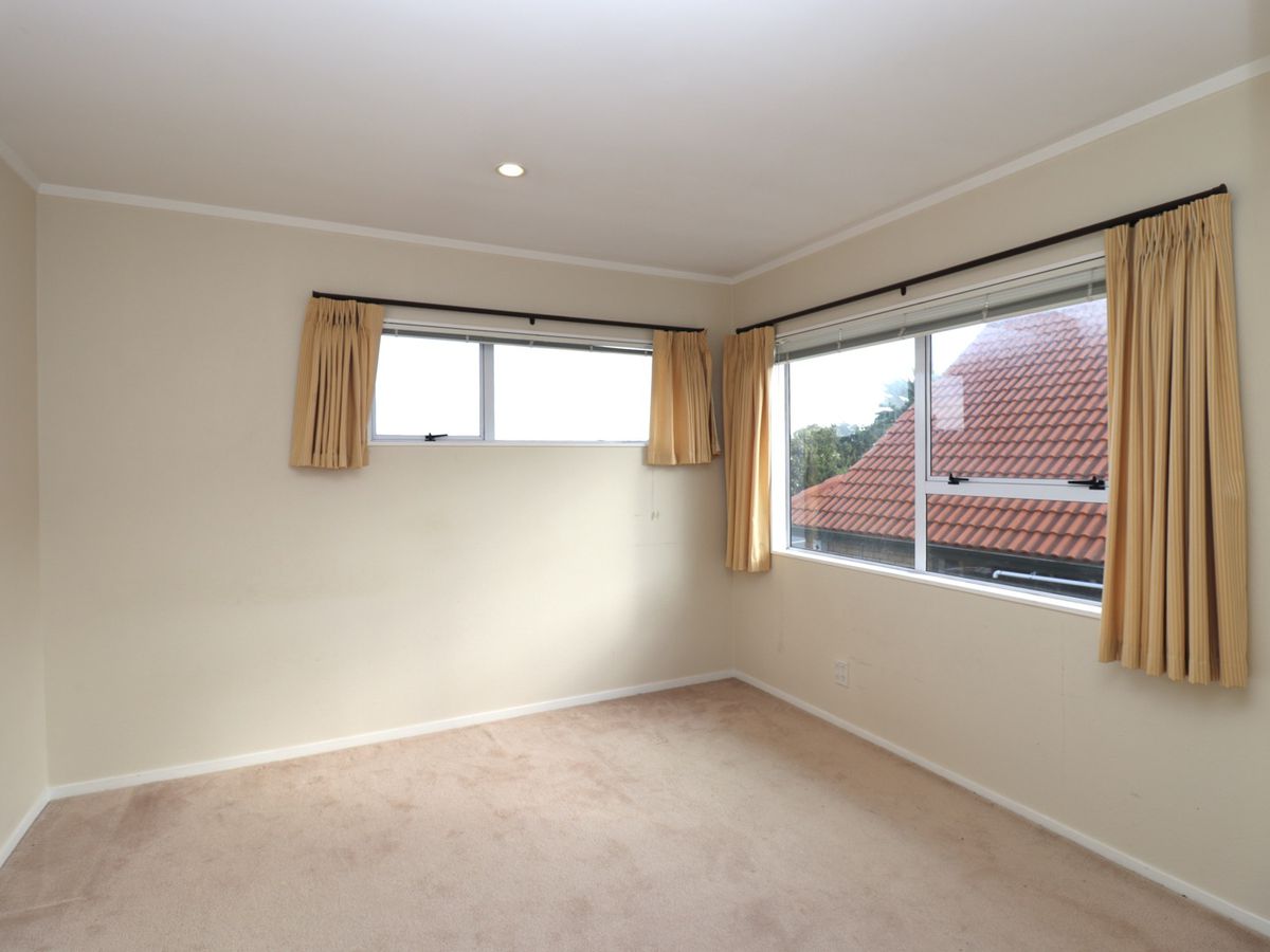 For rent, 4 beds 2 baths house, Available from 27 Nov 2025, A / 50 Whitford Road, Meadowlands, Auckland