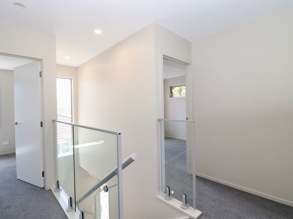For rent, Powered by solar energy, 3 beds 1 study room 2 baths townhouse, Available from 1 Dec, 30C Ngarimu Road, Panmure, Auckland