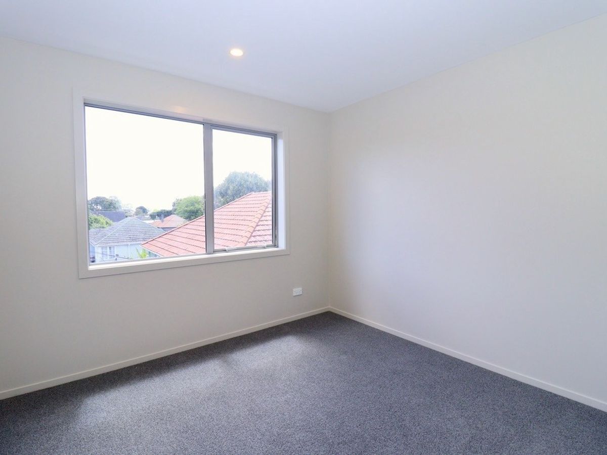 For rent, Powered by solar energy, 3 beds 1 study room 2 baths townhouse, Available from 1 Dec, 30C Ngarimu Road, Panmure, Auckland