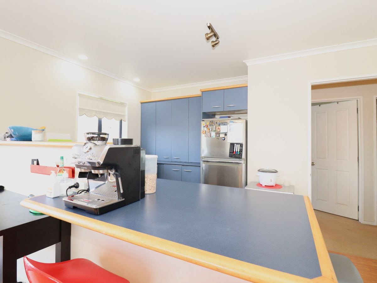 For rent, Macleans school zone, Water Included, 2 beds 1 study room, 1 bath house, Available 20th Nov, Mellons Bay, Auckland