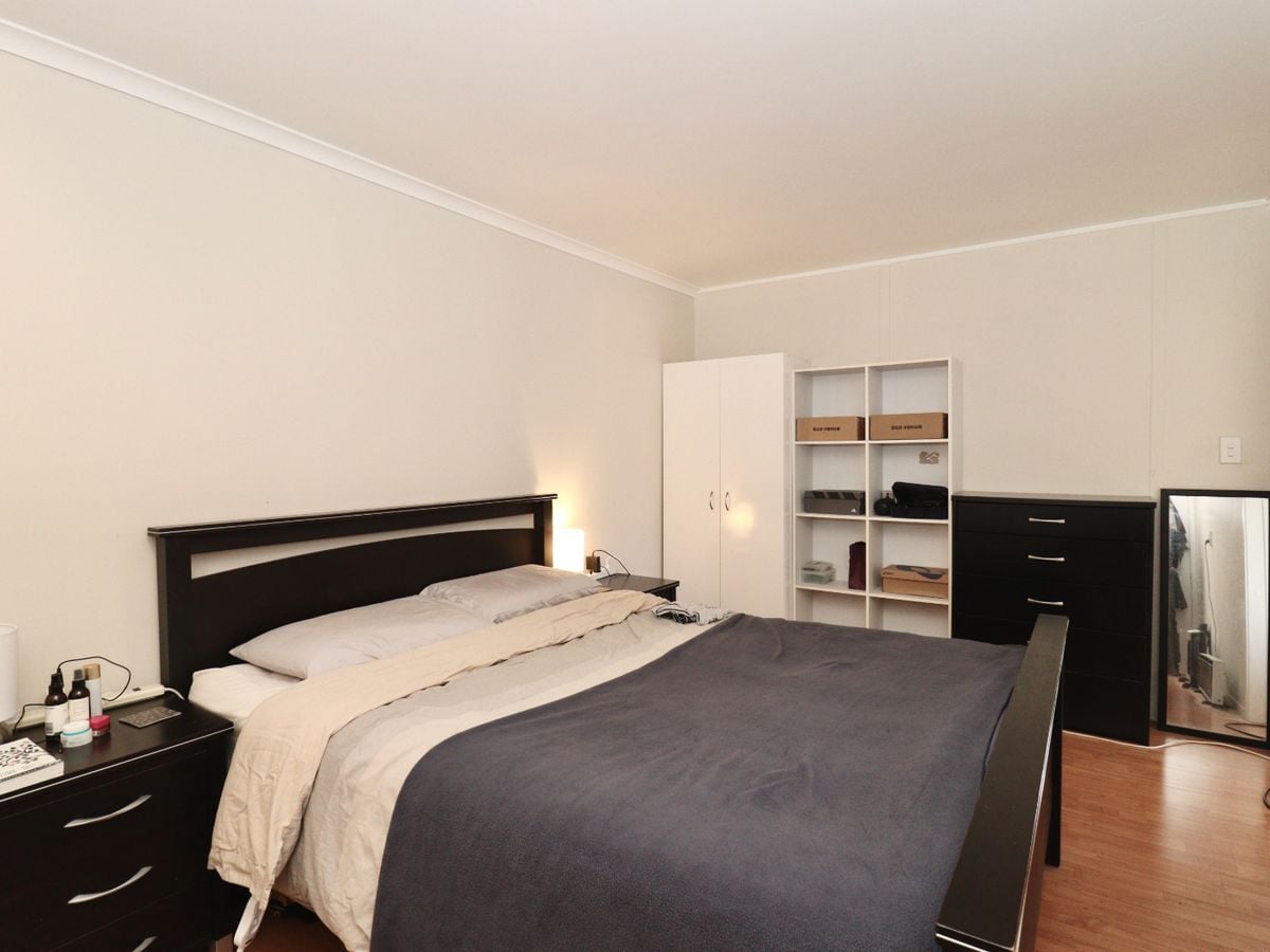 For rent, Macleans school zone, Water Included, 2 beds 1 study room, 1 bath house, Available 20th Nov, Mellons Bay, Auckland