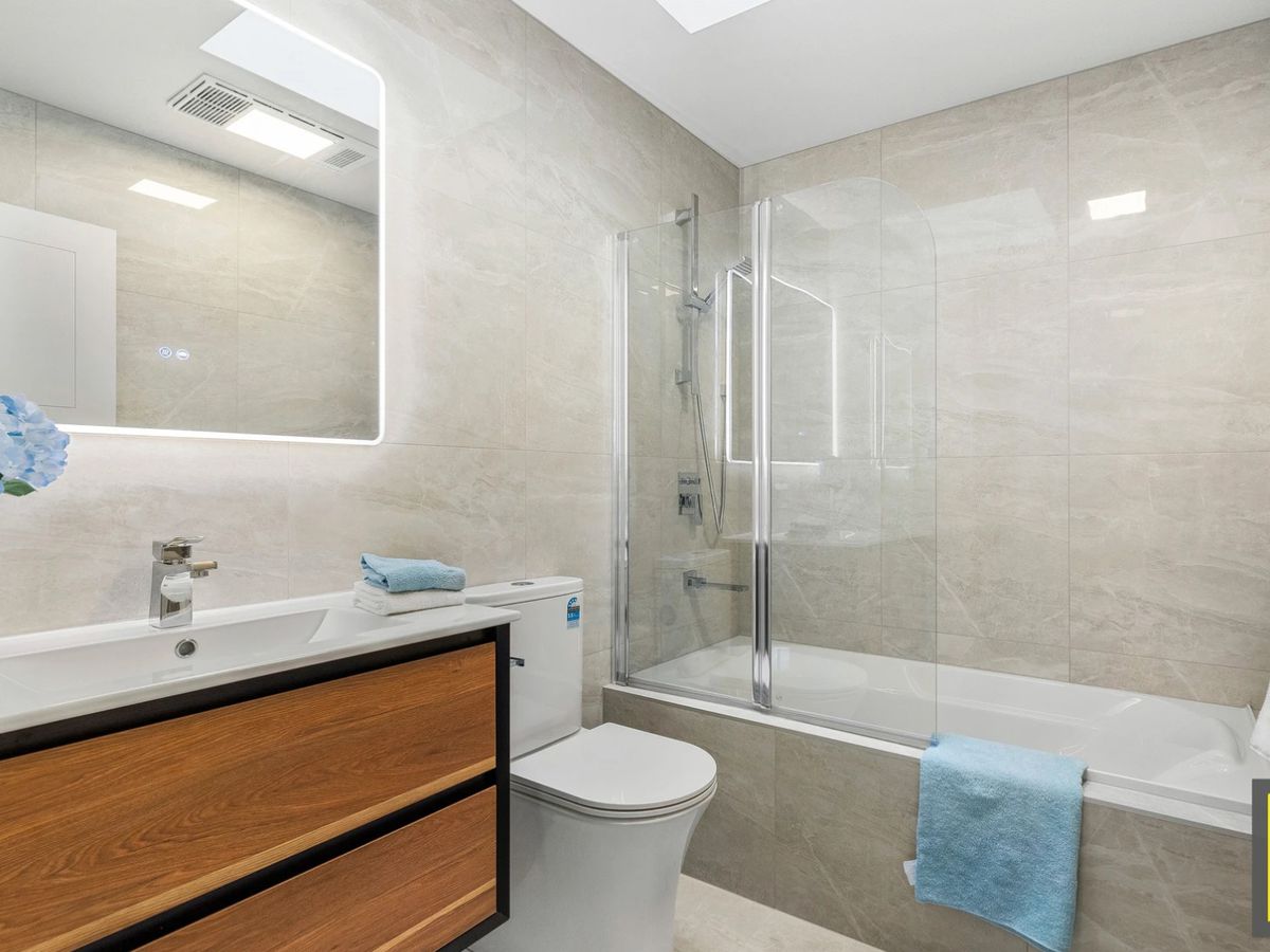 For rent, Brandnew 4 beds 2 baths house, Available 11th Nov, 65 Manugakaraka Road, Karaka, Auckland