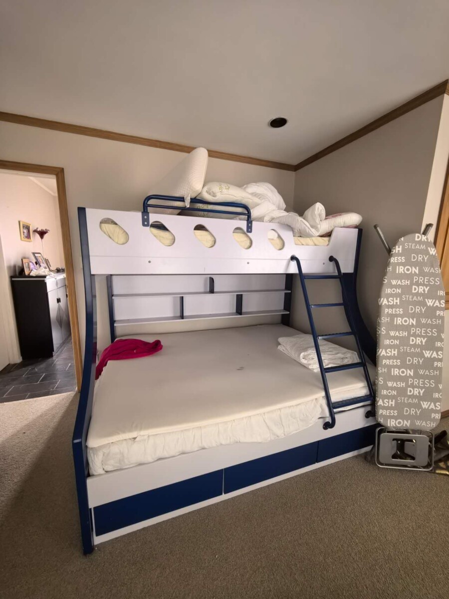 2 levels bed and mattress
