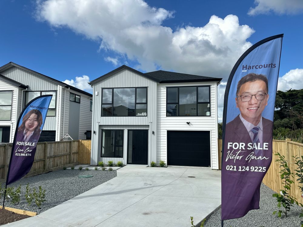 6 beds 4.5 baths house, with 2 beds granny, 23 Drumnaconagher Road, Flat Bush, Auckland