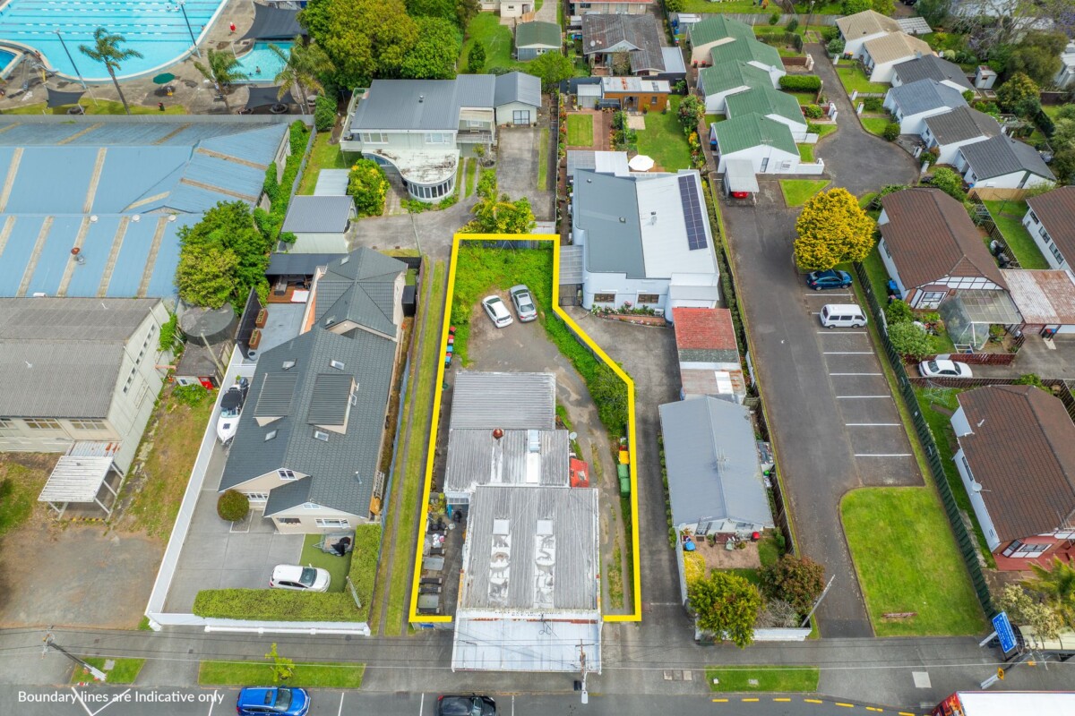 Mixed Housing Urban zone, 544m2 section, Building 181 m2, Currently tenanted by a cafe and studio, the total rental income is approximately $67,000 per year, including GST, 117 Trafalgar Street, Onehunga, Auckland