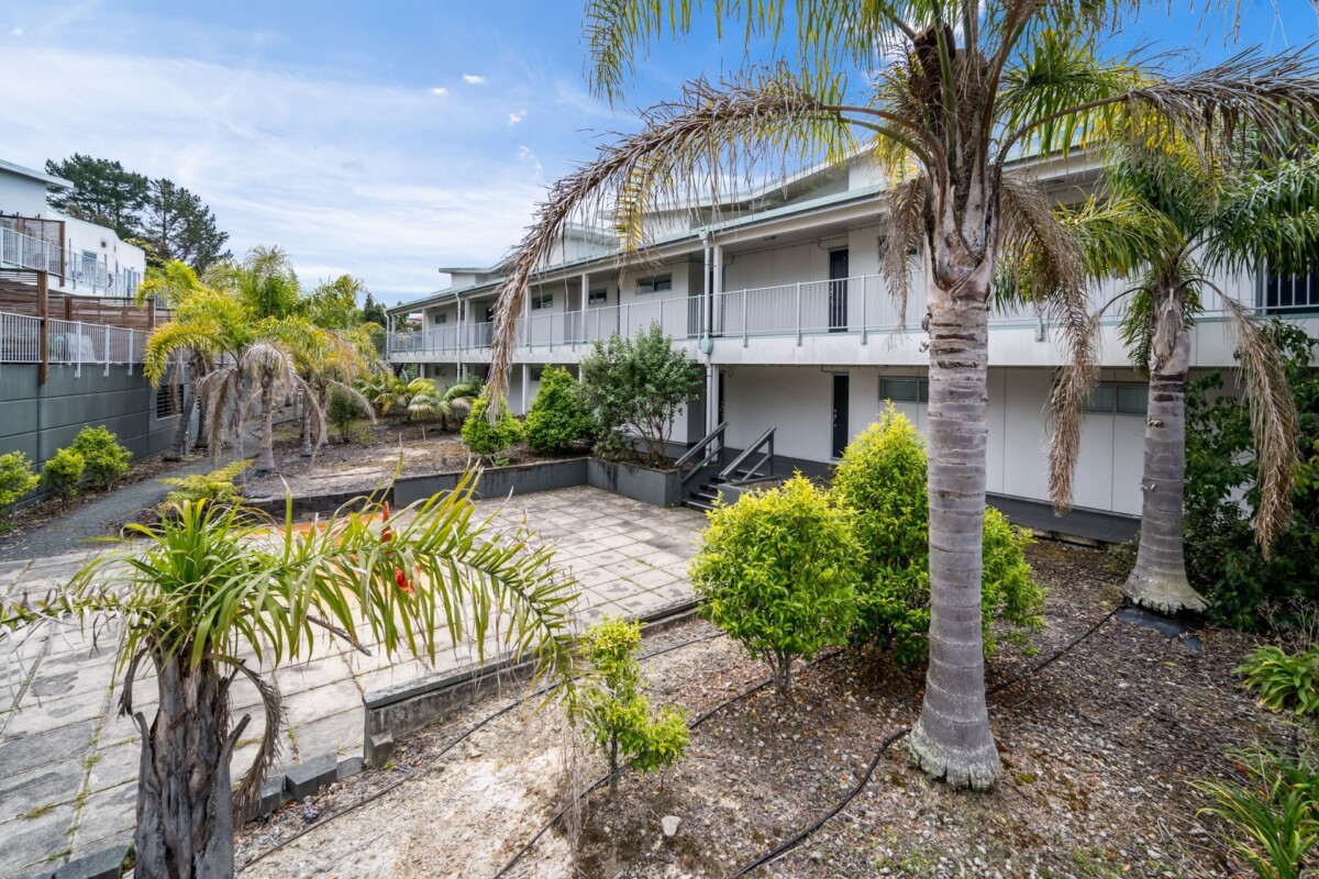 Develop site, 32-unit apartment on 8230 m2 land, returning approximately $918,800 gross per annum, concept plans indicating capacity for 115+ apartments, 1-32/222 Albany Highway Schnapper Rock, Auckland
