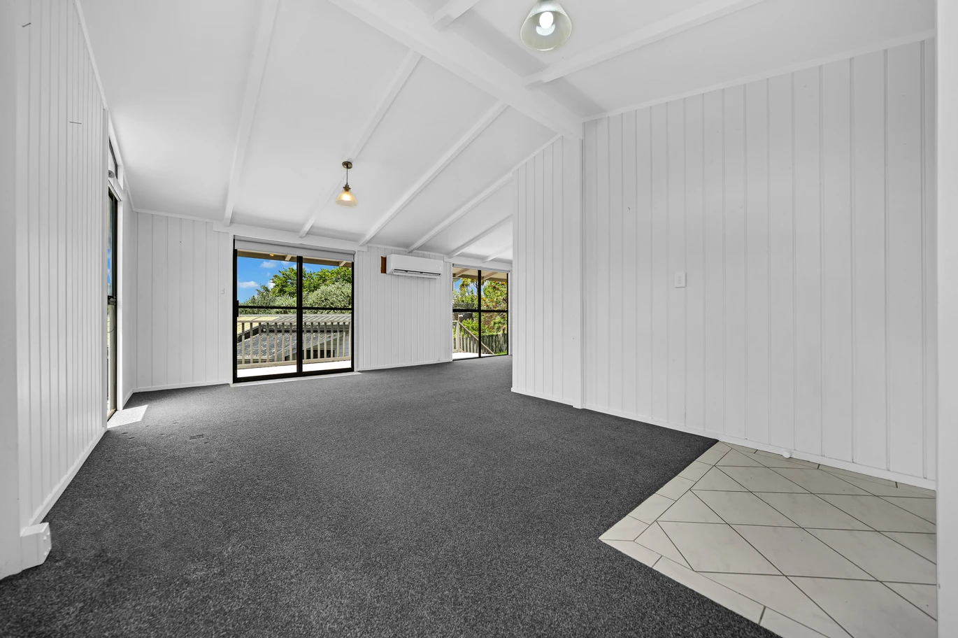 5 (3 + 2) beds houses on 833m2 land, 9 & 9A Sherie Place, Howick, Auckland